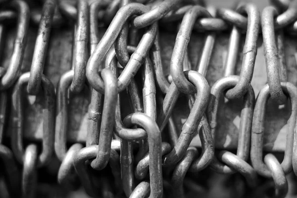 Cadeia de aço em preto e branco — Fotografia de Stock