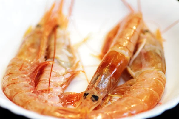 Scenes with prawns grilled in traditional — Stock Photo, Image