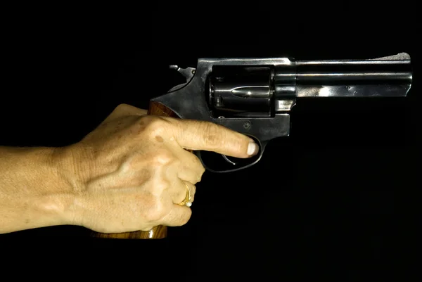 Mano femenina sosteniendo un revólver —  Fotos de Stock