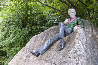 Statue of Oscar Wilde clipart