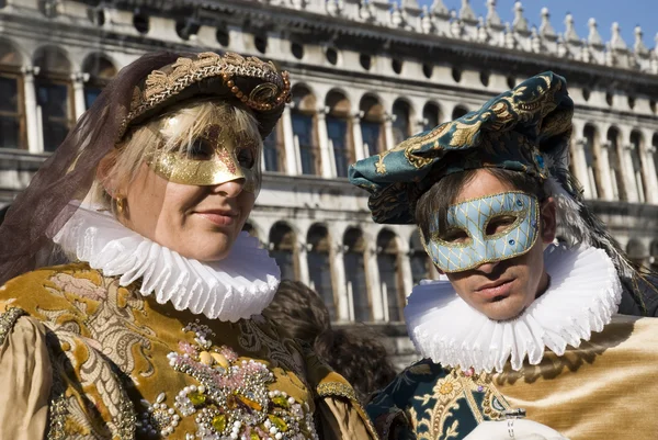 Venedik Karnavalı çiftler — Stok fotoğraf