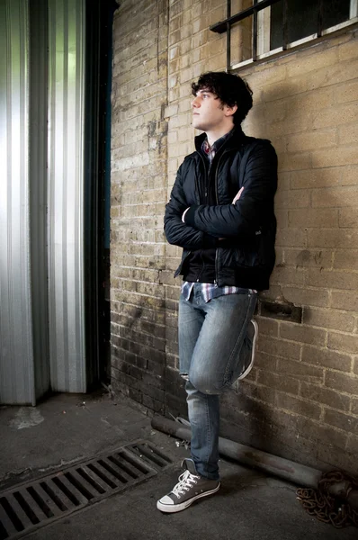 Young man leaning against wall — Stock Photo, Image