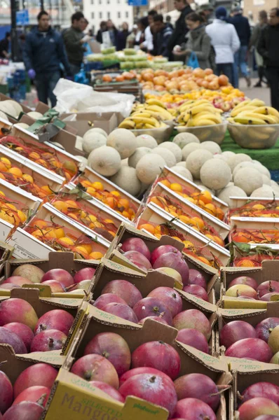 Fruit stall in Bricklane market. London, October 17, 2010 — Stock Photo, Image