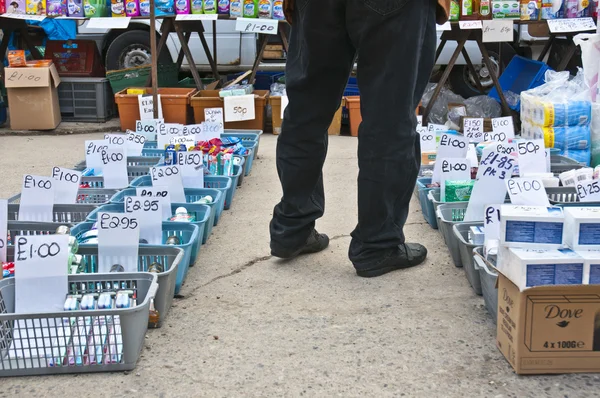 Étiquettes de prix dans un stand sur le marché de Bricklane. Londres, le 17 octobre 2 — Photo