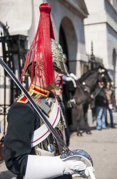 LONDRES, Reino Unido - ABRIL 02: Retrato de Guardas de Cavalos Reais em típico — Fotografia de Stock