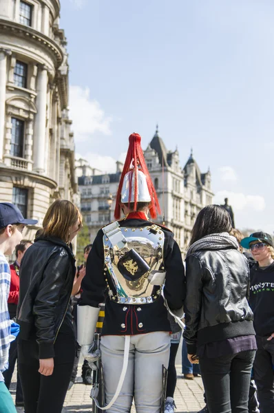 LONDRA, UK - APRILE 02: Una delle Royal Horse Guards da dietro — Foto Stock