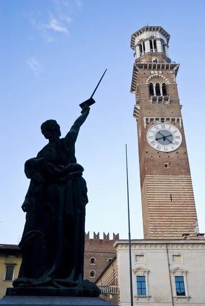 Piazza d'erbe, verona, Italien — Stockfoto