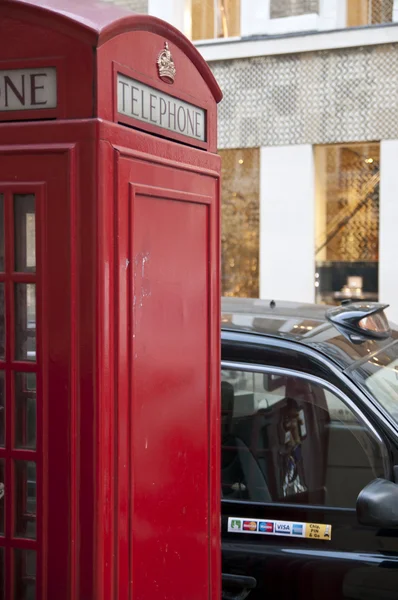 Detail červené telefonní budky v Londýně, Velká Británie. — Stock fotografie