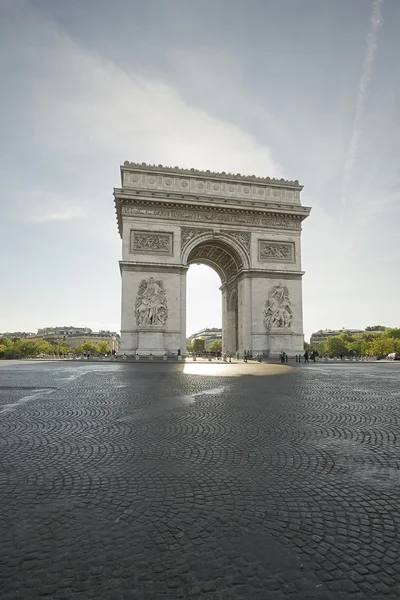París, famoso Arco del triunfo — Foto de Stock