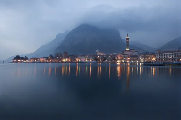 Piękny widok z lecco w jezioro Como o zmierzchu Obraz Stockowy