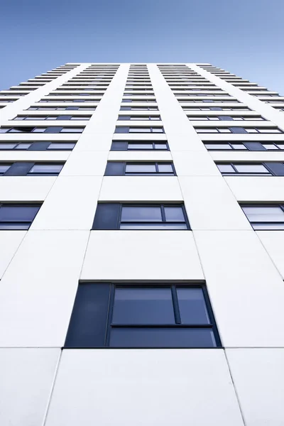 Office building under a blue sky — Stock Photo, Image