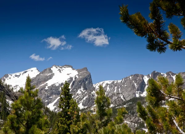 Vista sulle montagne nel Parco Nazionale delle Montagne Rocciose — Foto Stock