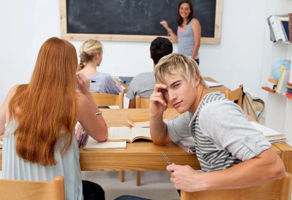 Teenagers studying together in a class — Stock Photo, Image