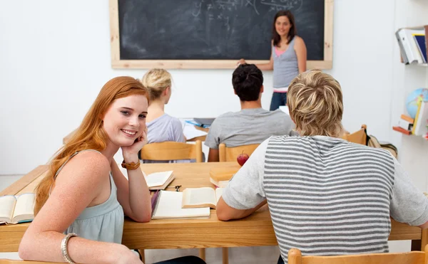 Teenagers studying in the high school — Stock Photo, Image