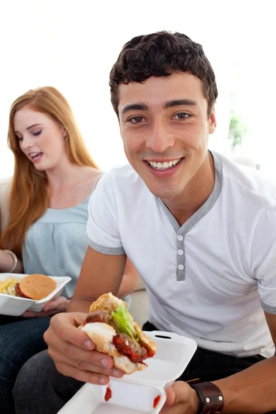 Friends eating burgers and fries — Stock Photo, Image
