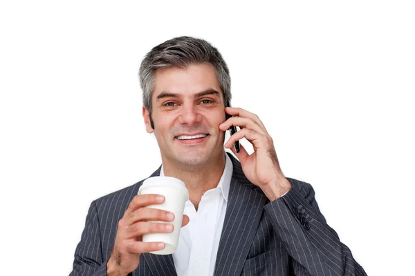 Empresário sorridente no telefone enquanto bebe um café — Fotografia de Stock