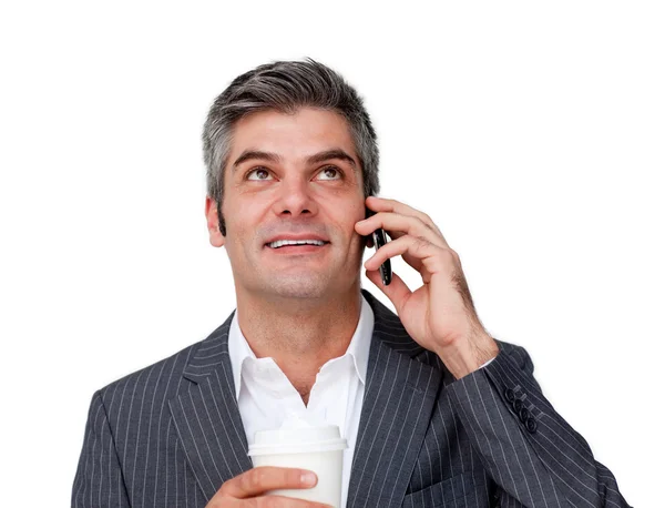 Привлекательный бизнесмен по телефону смотрит вверх — стоковое фото