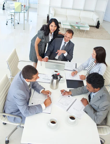 Multi-ethnic businessteam working in a project in a meeting — Stock Photo, Image