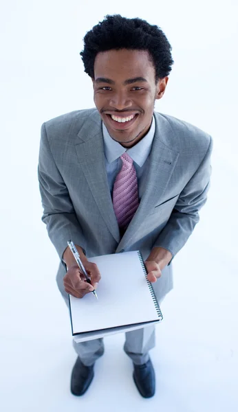 Empresario escribiendo notas en un cuaderno — Foto de Stock