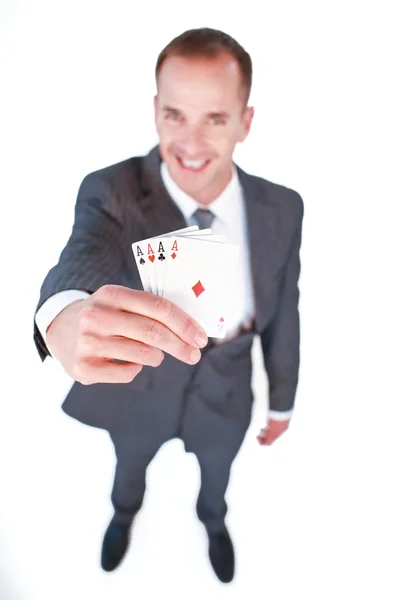 Vysoký úhel usměvavý obchodník drží ACE — Stock fotografie