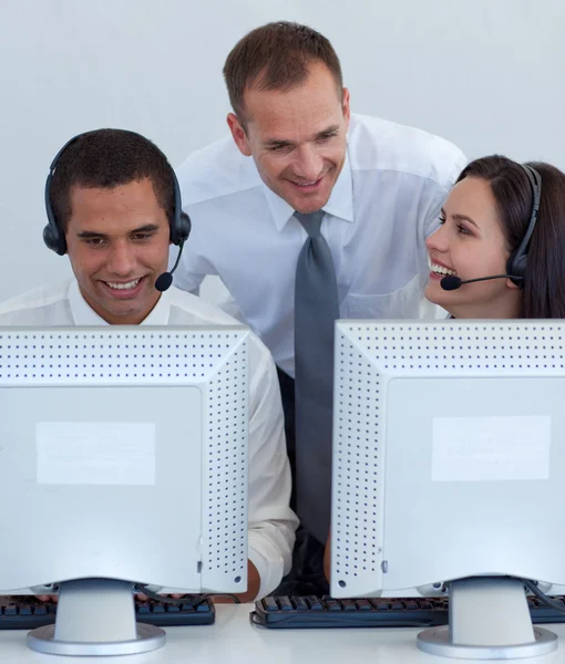 Manager talking to young man and woman in a call canter — Stock Photo, Image