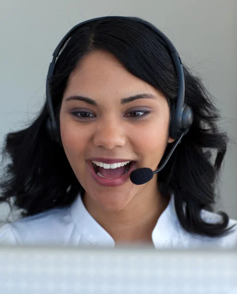 Ethnic businesswoman in a call center — Stock Photo, Image