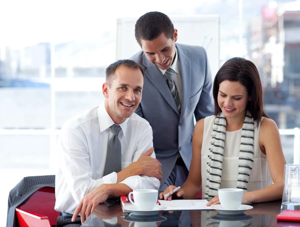 Empresa trabalhando em conjunto — Fotografia de Stock