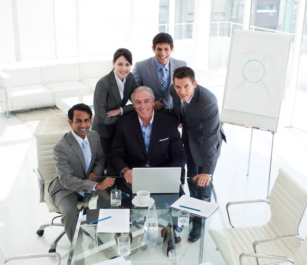 Senior businessman working with his team at a computer — Stock Photo, Image
