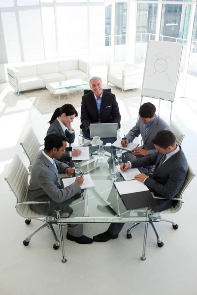 Negocios mostrando diversidad en una reunión — Foto de Stock