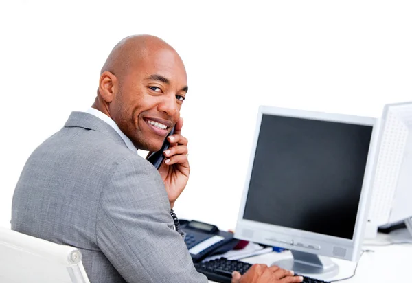 Charismatic businessman talking on phone — Stock Photo, Image