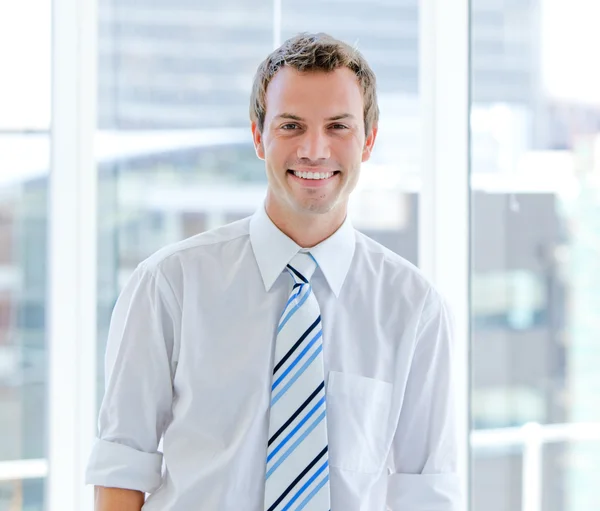Portrait of a smiling businessman standing — Stock Photo, Image
