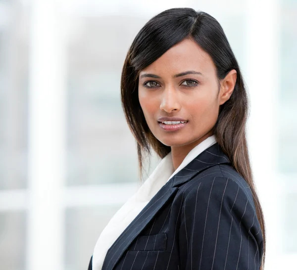 Portrait of a charismatic businesswoman standing — Stock Photo, Image