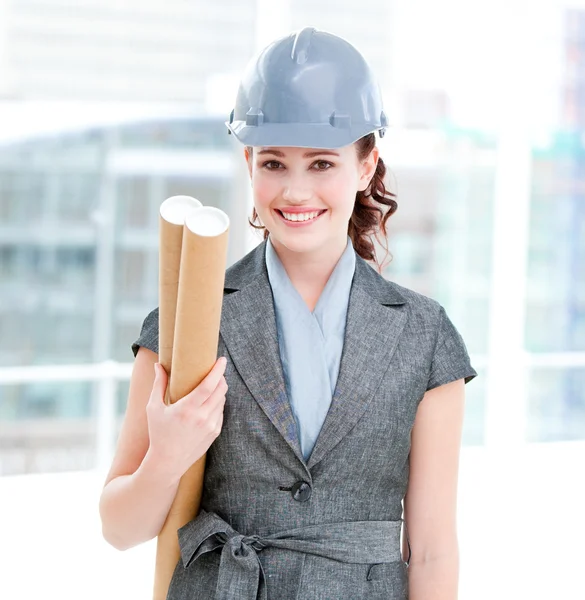Portrait of a self-assured female architect holding blueprints — Stock Photo, Image