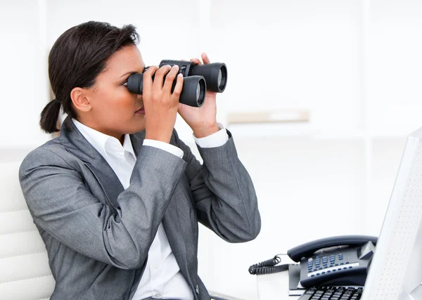 Self-assured businesswoman looking through binoculars — Stock Photo, Image