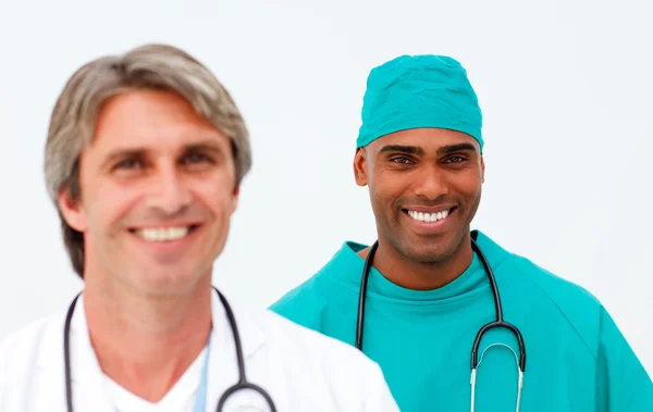 Retrato de dois médicos carismáticos — Fotografia de Stock