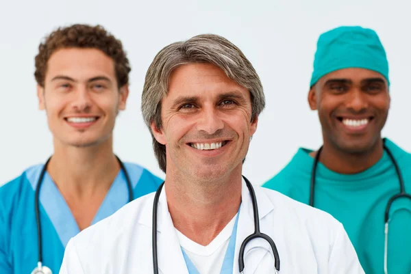 Retrato de uma equipe médica alegre — Fotografia de Stock