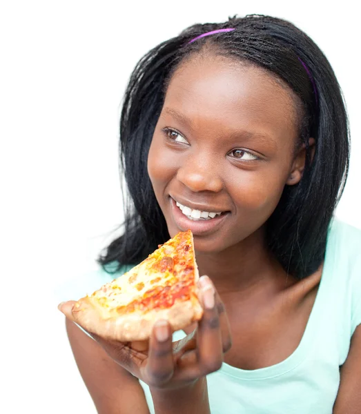 Charmante junge Frau isst eine Pizza — Stockfoto