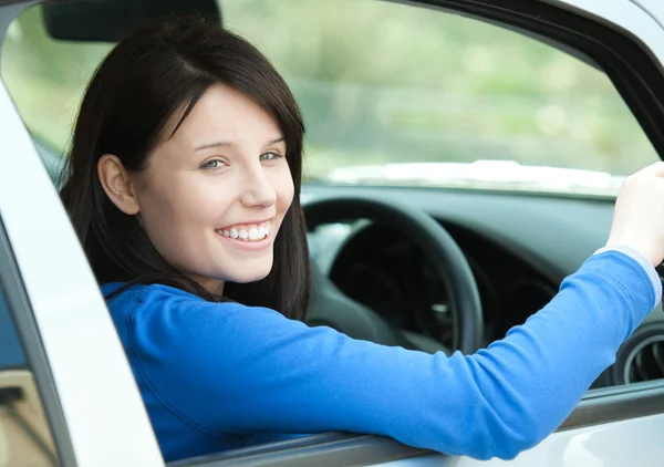 Portret van een lachende vrouw rijden — Stockfoto