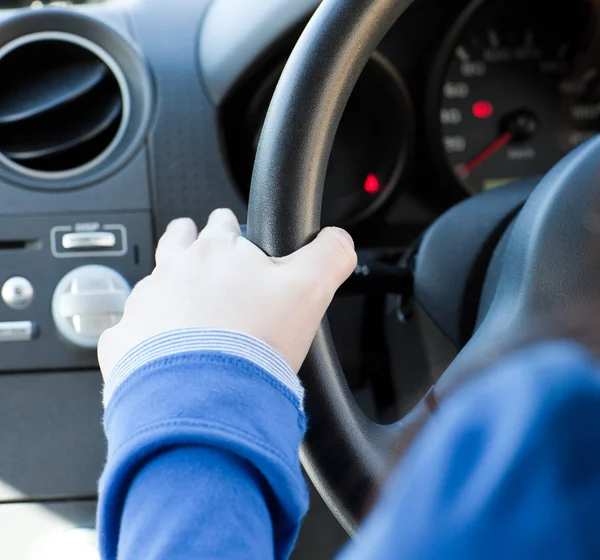 Woman putting on the indicator — Stock Photo, Image