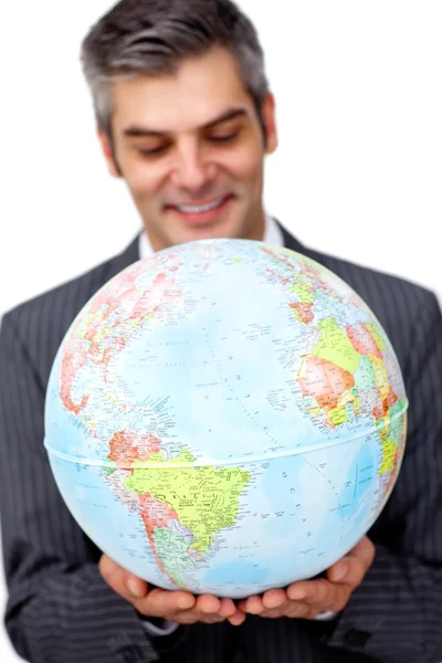 Reifer Geschäftsmann lächelt über weltweite Expansion — Stockfoto