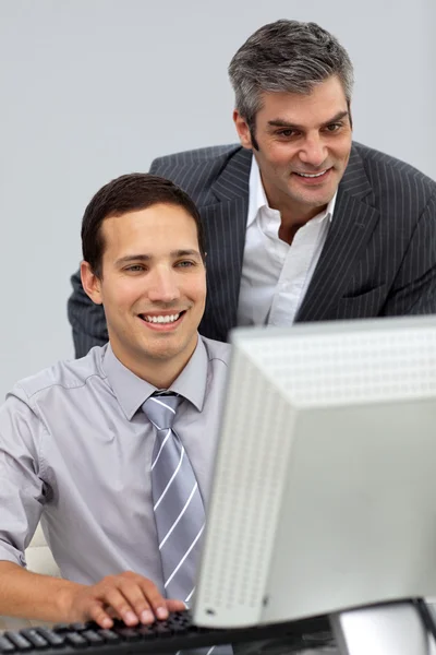 Two smiling businessmen working together — Stock Photo, Image