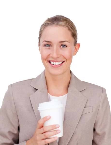 Позитивная деловая женщина пьет кофе — стоковое фото