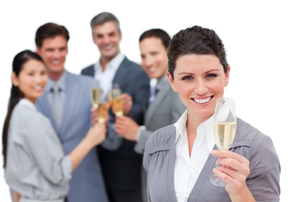 Positiv verksamhet team grillas med champagne — Stockfoto
