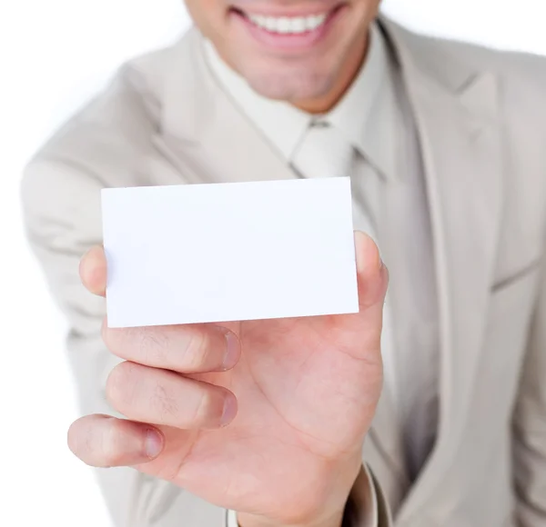 Primer plano de un hombre de negocios con una tarjeta blanca — Foto de Stock
