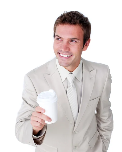 Empresário sorridente segurando um copo de bebida — Fotografia de Stock