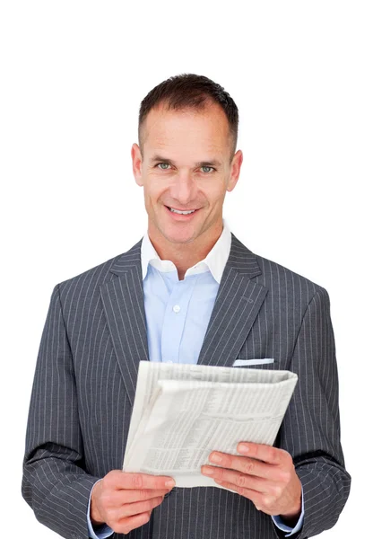 Volwassen zakenman lezen van een krant — Stockfoto