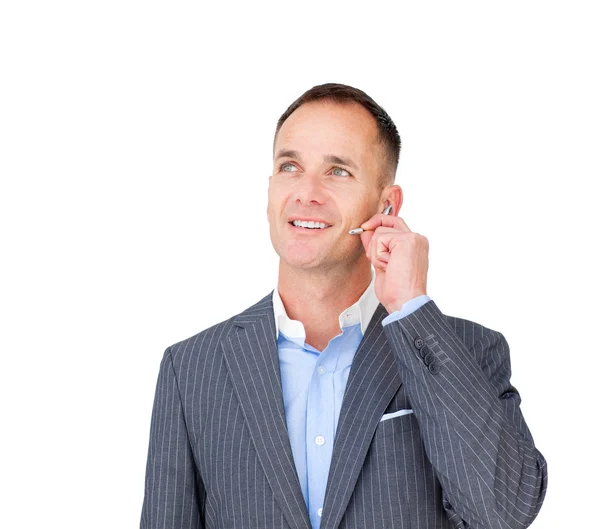 Hombre de negocios seguro con auriculares puestos — Foto de Stock