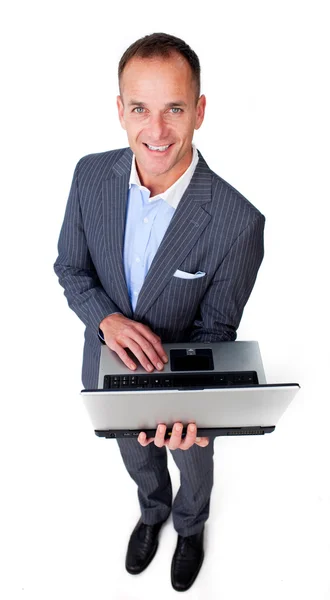 Χαρούμενα επιχειρηματίας χρησιμοποιώντας ένα φορητό υπολογιστή — Φωτογραφία Αρχείου