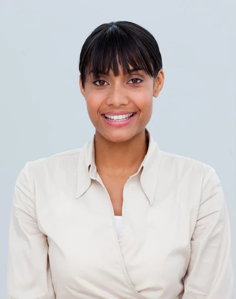 Retrato de uma mulher de negócios afro-americana sorridente — Fotografia de Stock