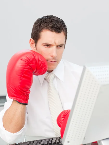 Businessman boxing himself in the face — Stock Photo, Image